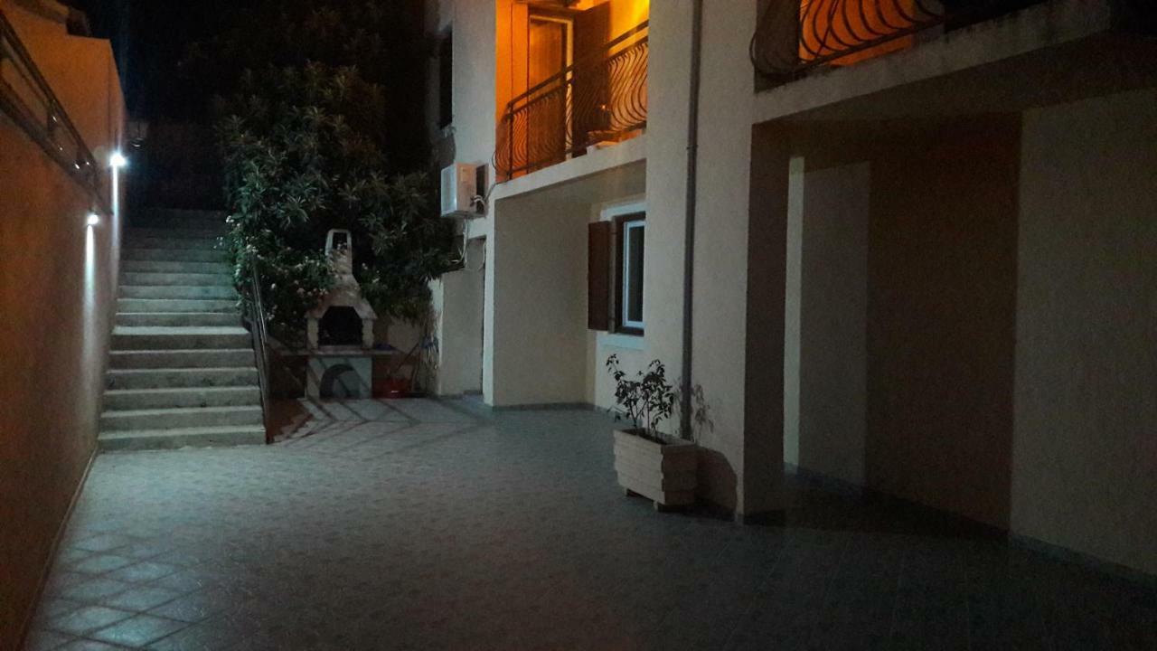 Apartments Antonio Stari Grad  Exteriör bild